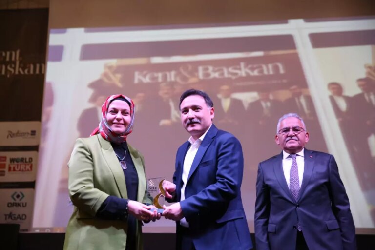 gaziantep-belediye-baskanina-ortez-protez-merkezi-ile-odul-WmqYQ67D.jpg